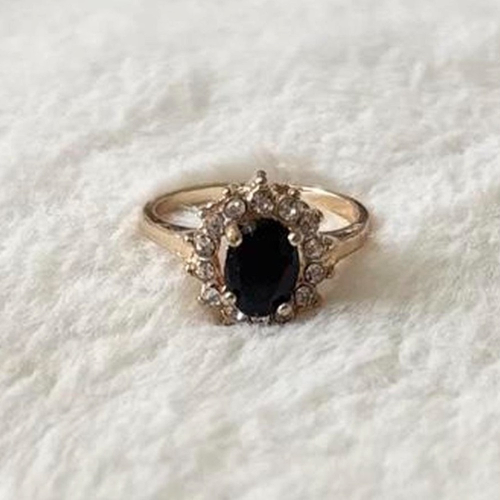 5/$15 🩷 MUST BUNDLE Classic Black Stone Halo Ring - Women Jewelry - Picture 2 of 3